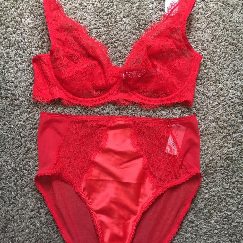 Soma 36DD plunge lace bra & panty NWT